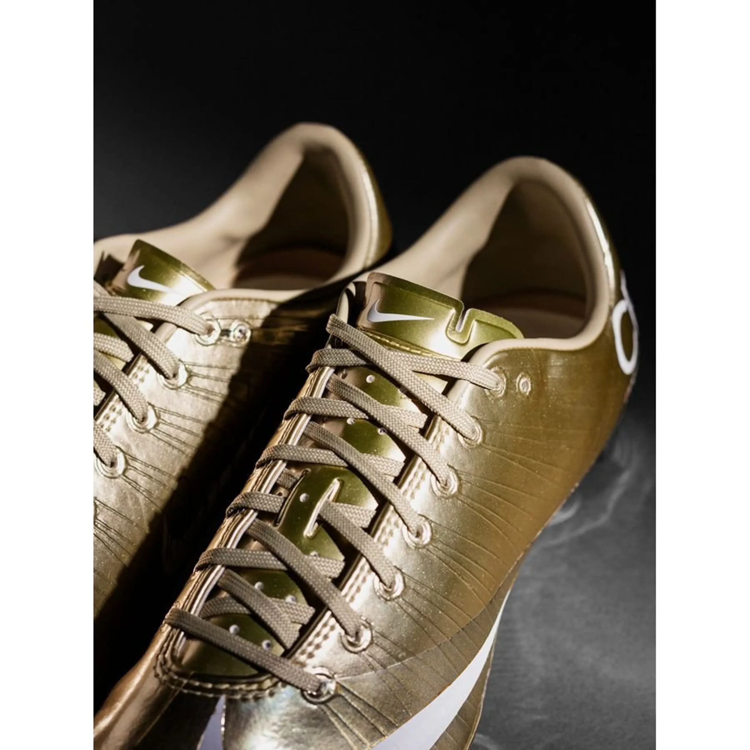 Nike Mercurial Vapor Superfly CR7 RGN - Metallic Gold/White LIMITED EDITION – תמונה 13
